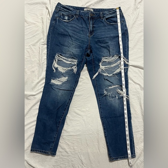 Refuge Women's Distressed Blue Jeans Size 10 - Picture 8 of 16